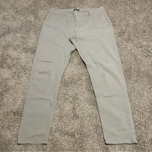 Arc'teryx Men's Chinos in Soft Gray